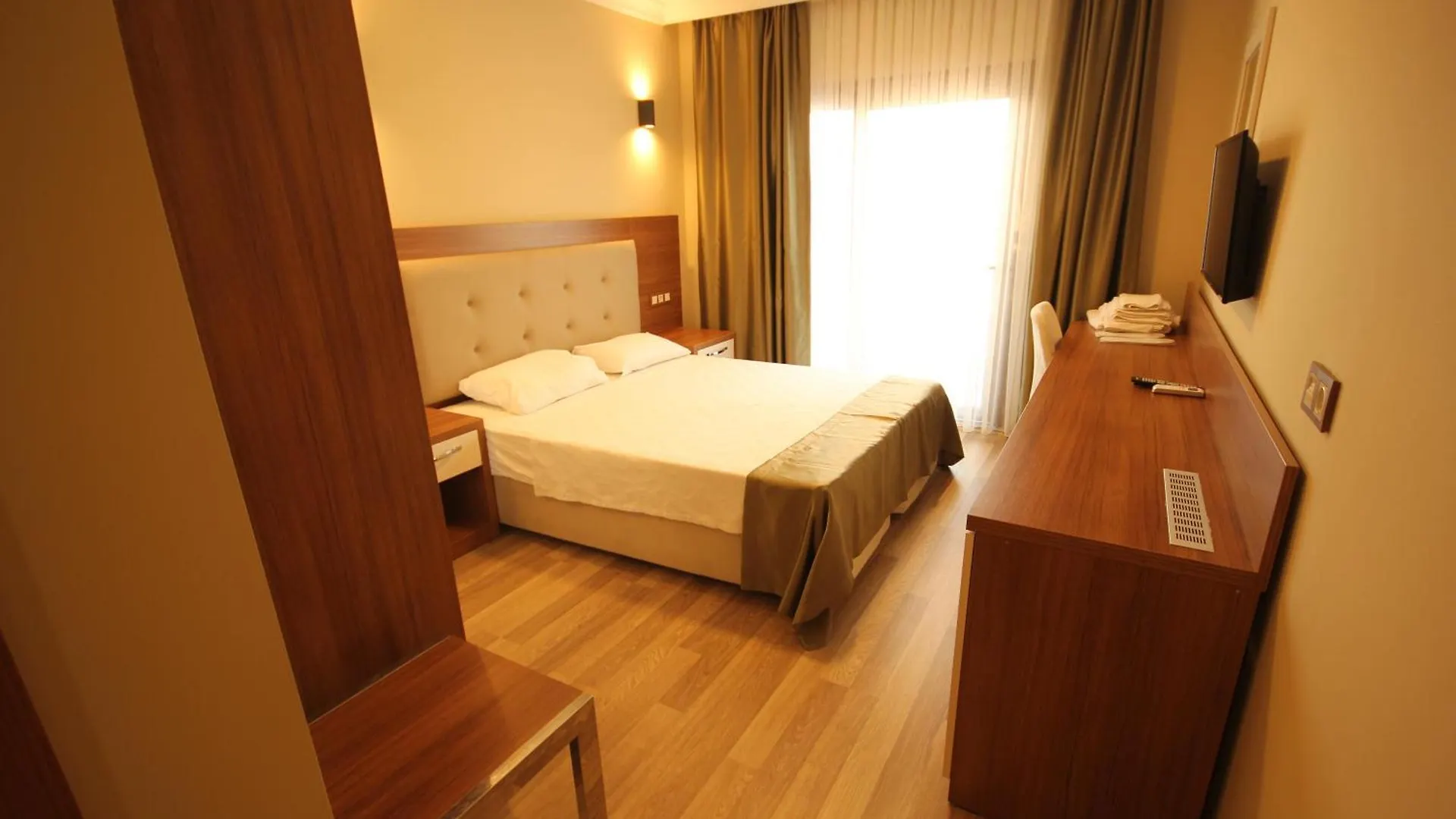 Ürkmez Alptekin Otel טורקיה