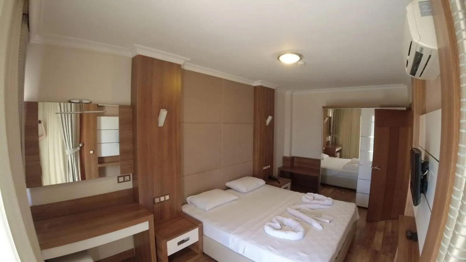 מלון Ürkmez Alptekin Otel