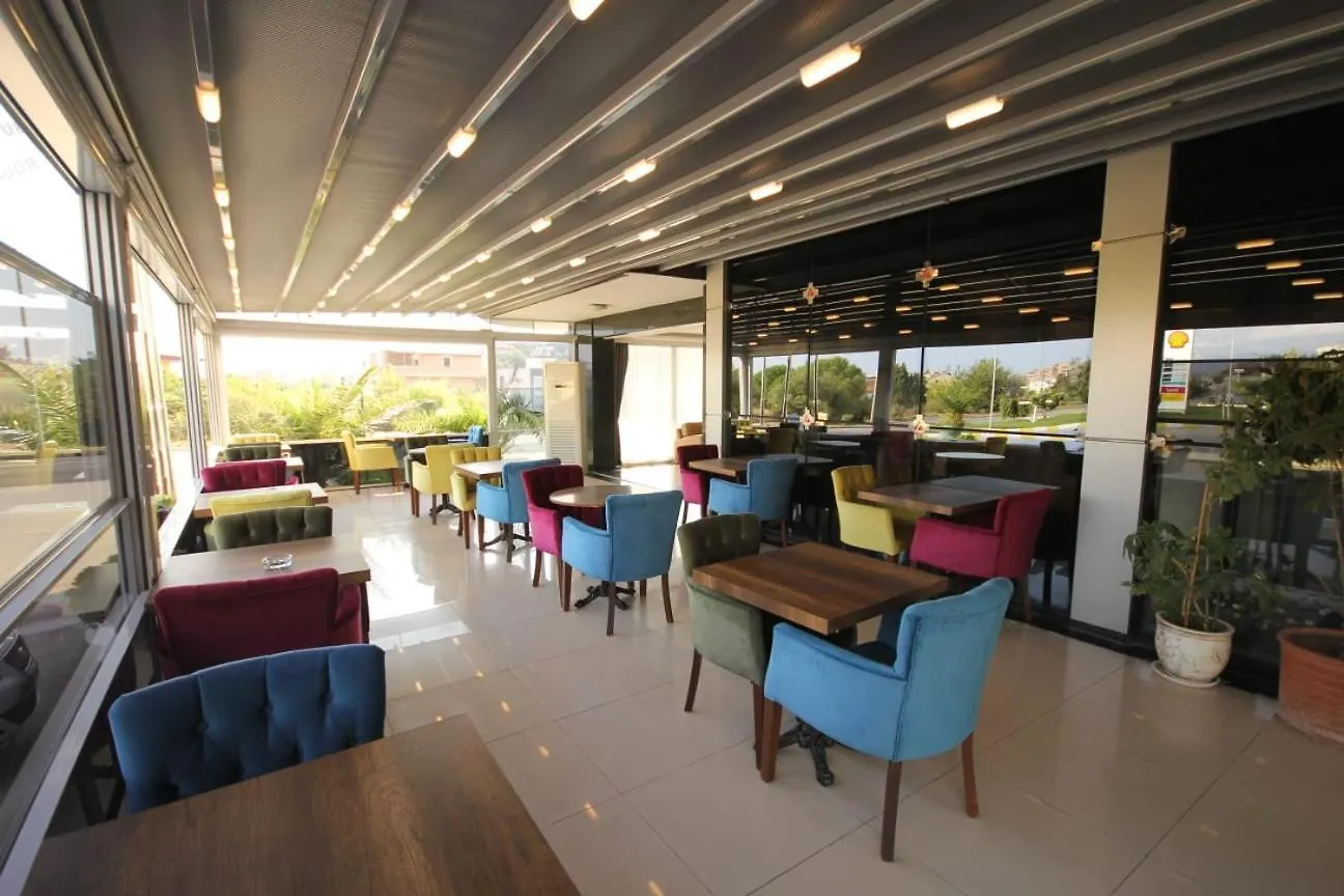 *** מלון Ürkmez Alptekin Otel טורקיה