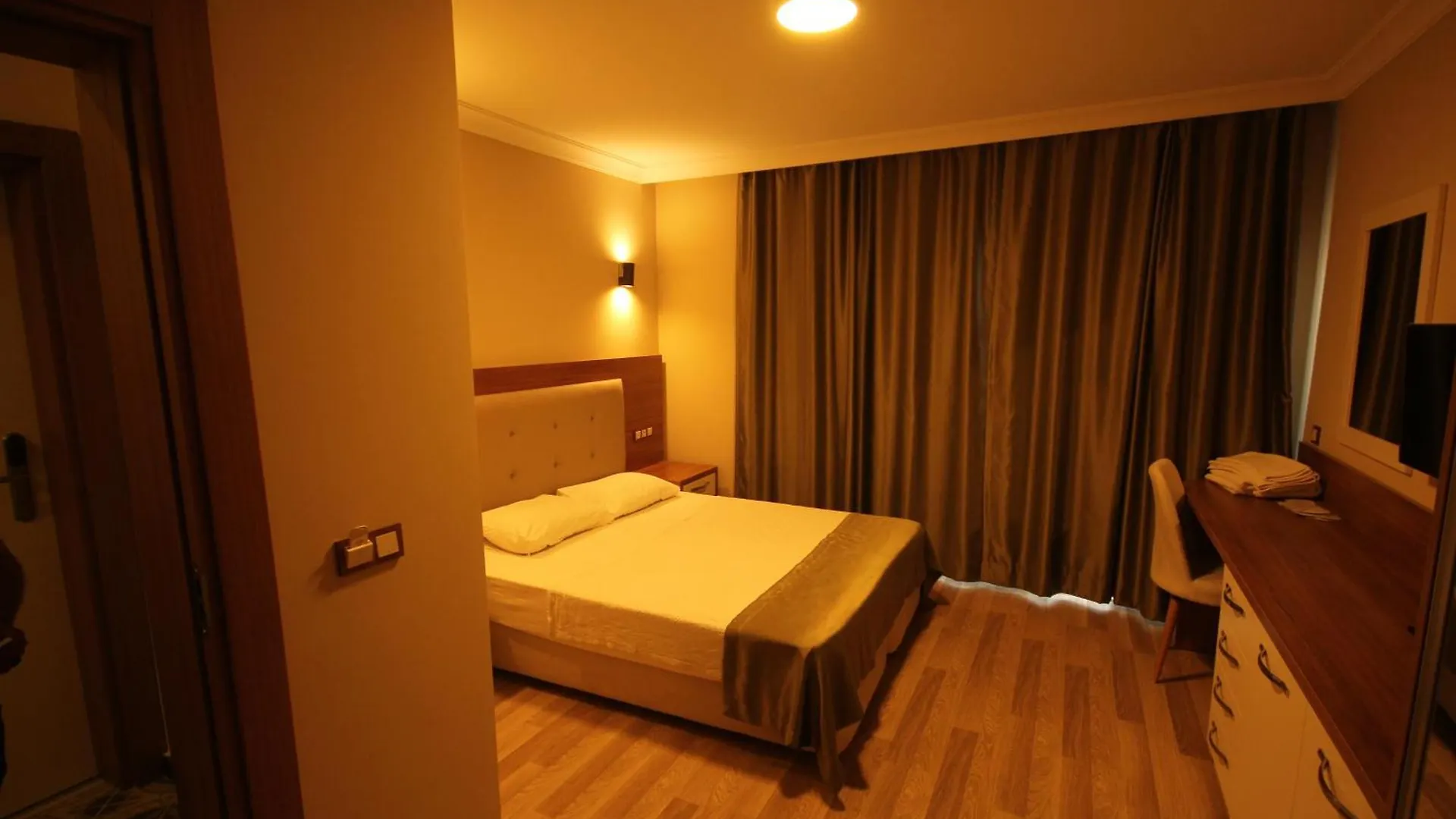 Ürkmez Alptekin Otel