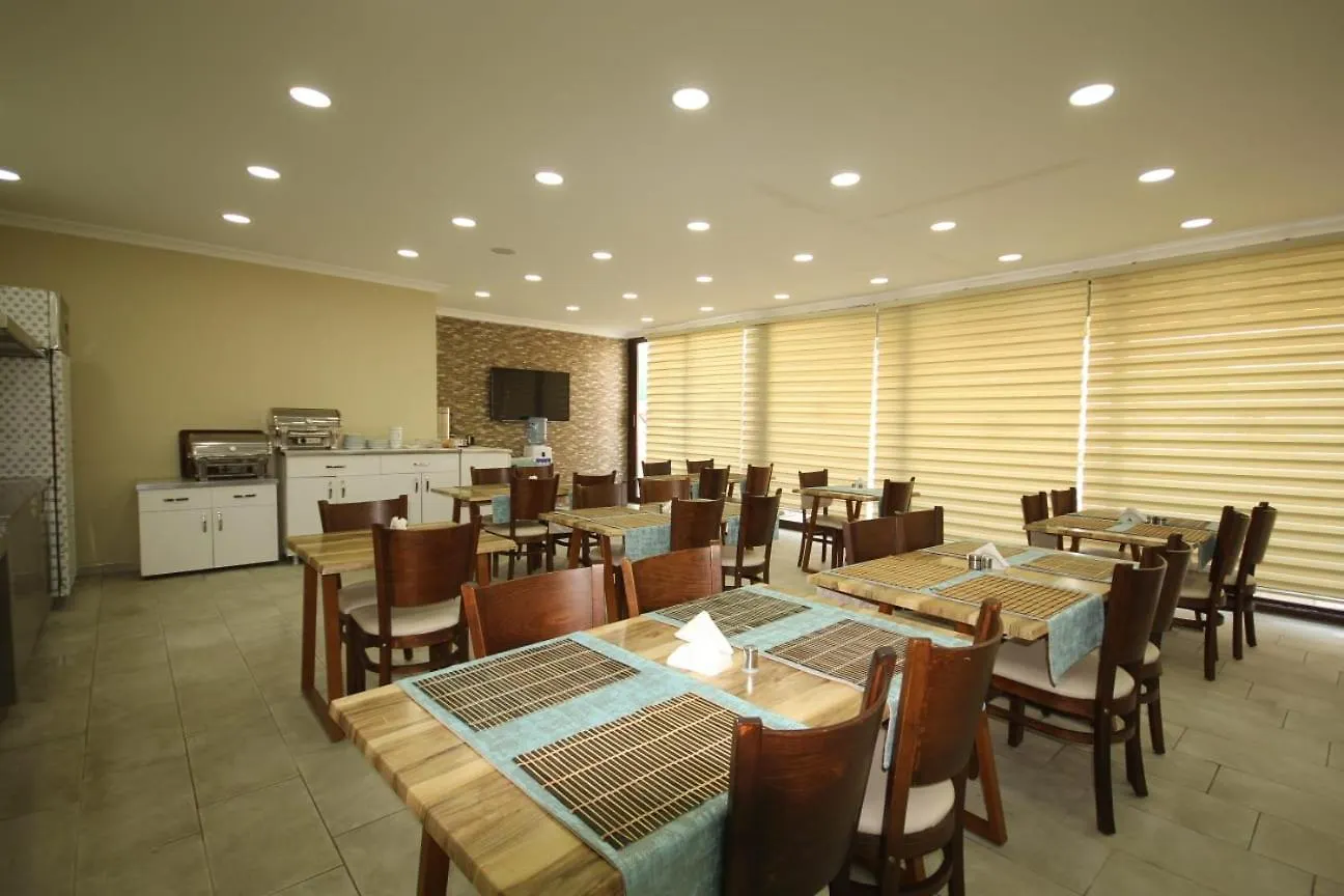 *** מלון Ürkmez Alptekin Otel טורקיה