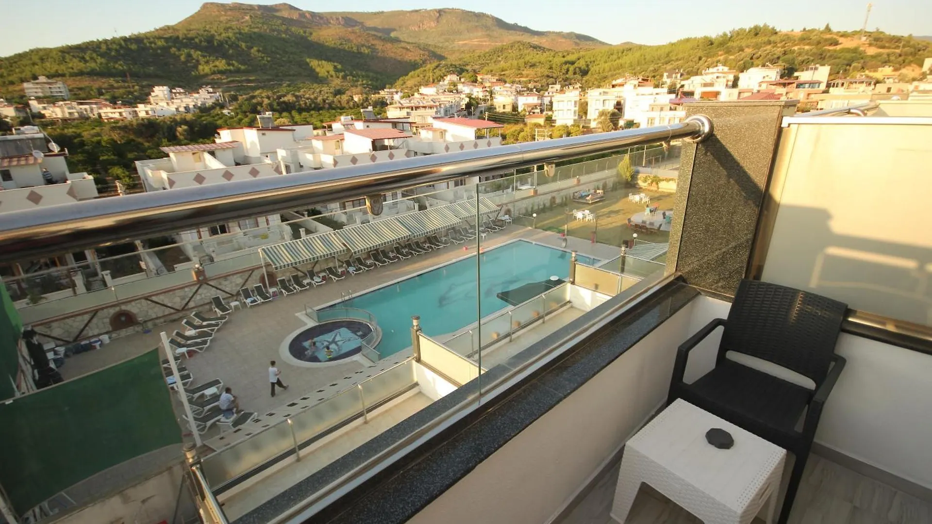 Ürkmez Alptekin Otel 3*,
