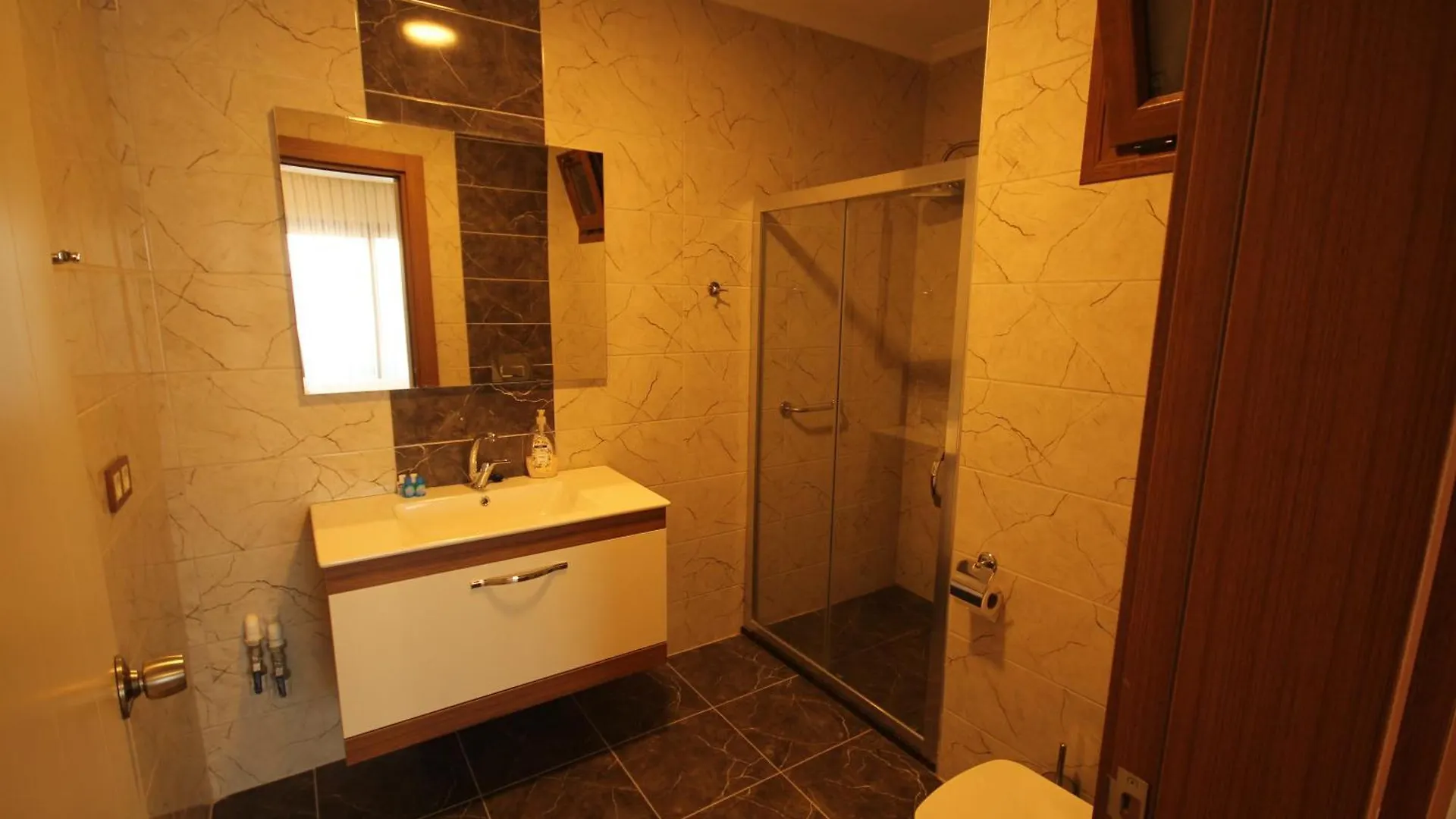 Ürkmez Alptekin Otel 3*,
