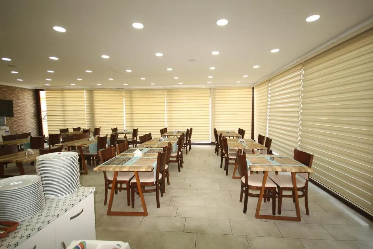 Ürkmez Alptekin Otel 3*,