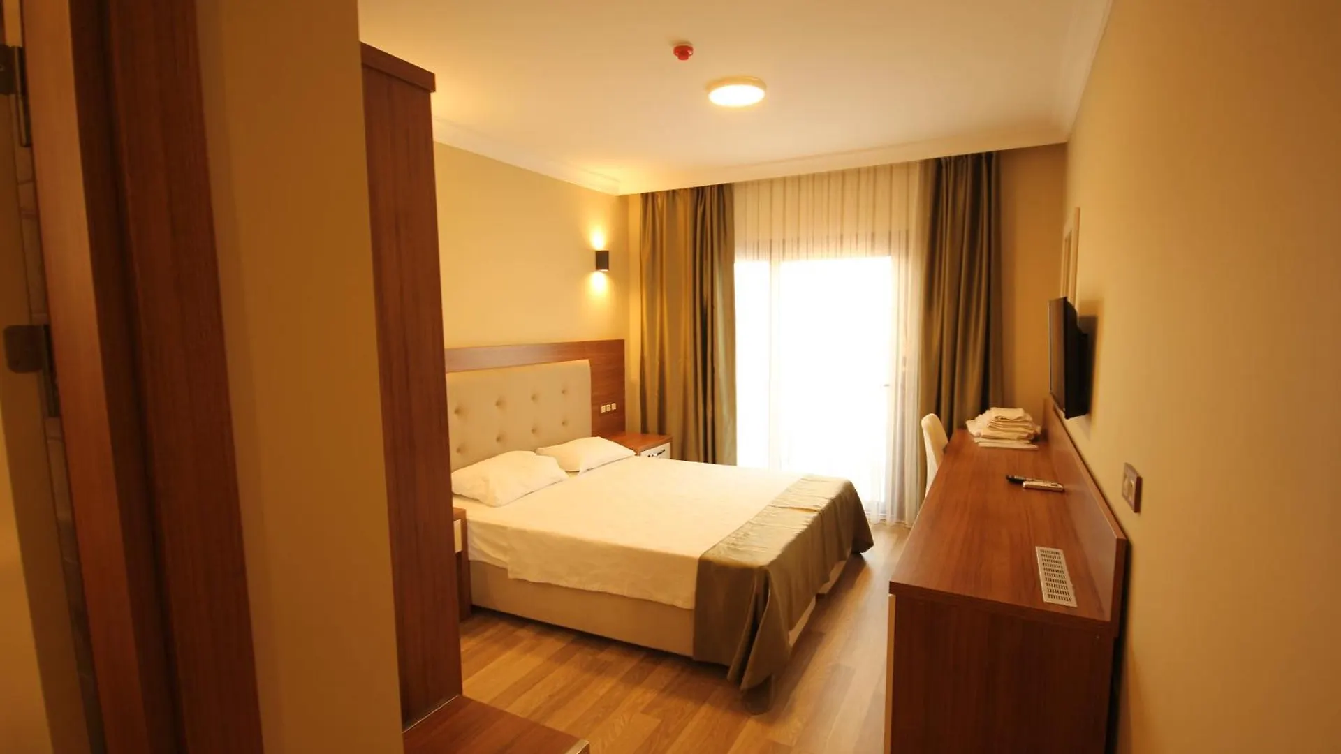 מלון Ürkmez Alptekin Otel